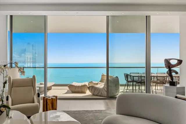 Turnberry Ocean Club Residences 1001