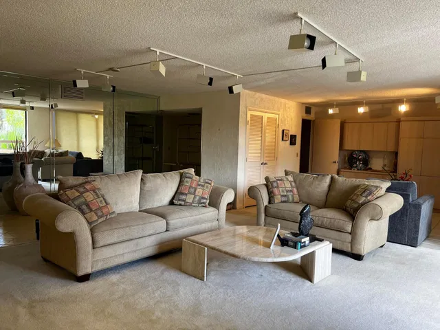 Unit 207 photo 6