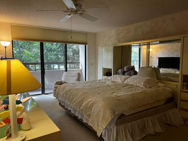 Unit 207 photo 11