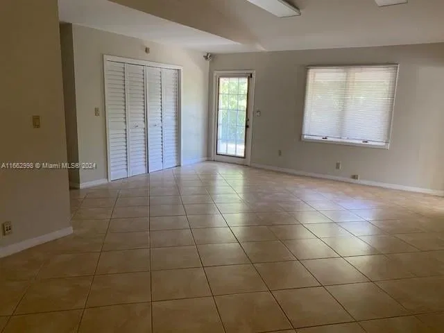 Residence photo 12
