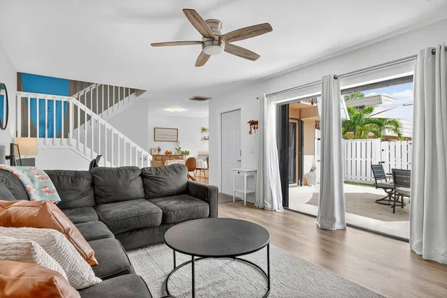 Residence photo 3