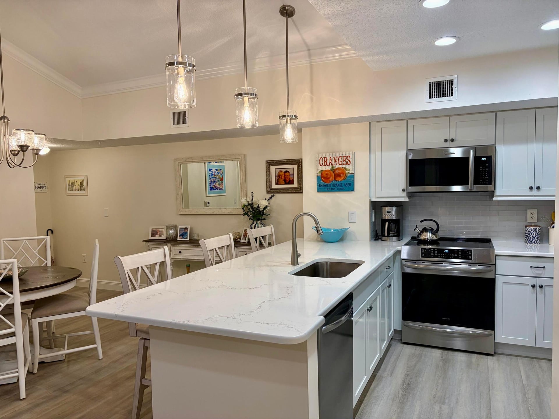 Unit 2304 photo 3