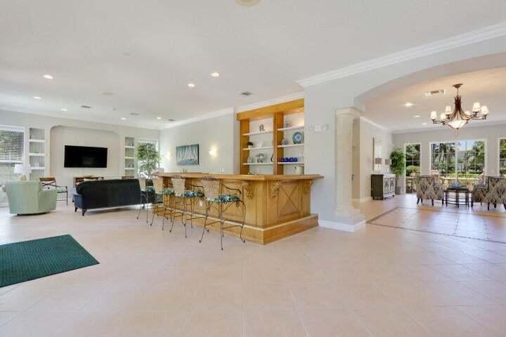 Unit 2304 photo 32