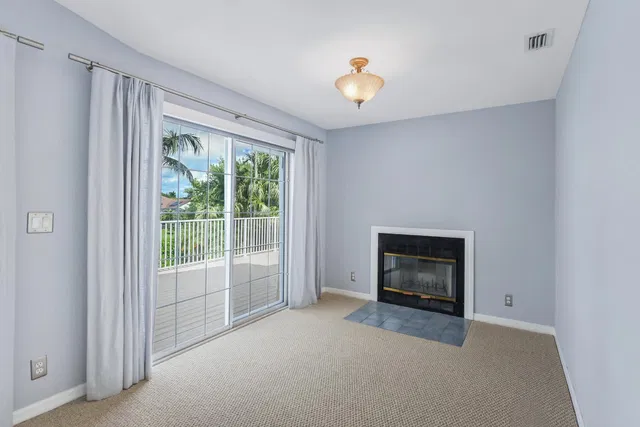 Residence photo 25