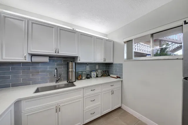 Unit 109 photo 10