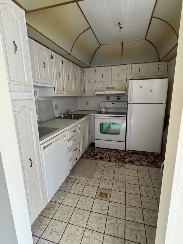 Unit 215 photo 3