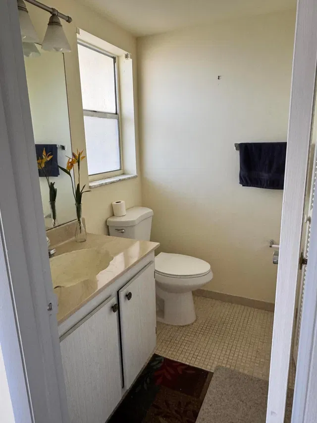 Unit 215 photo 6