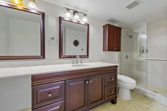 Unit 14 photo 11
