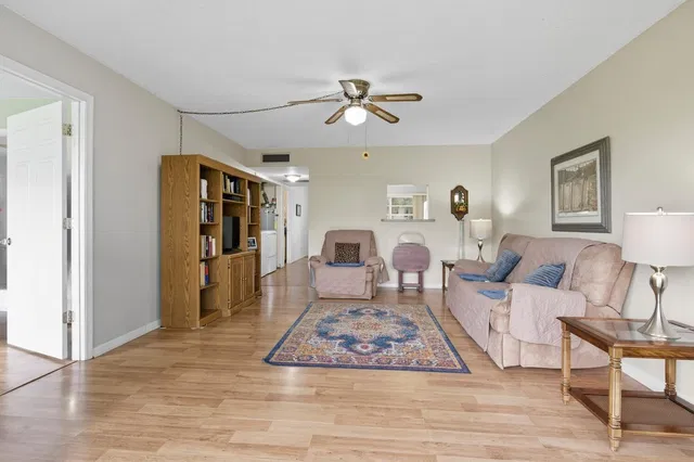 Unit 14 photo 14