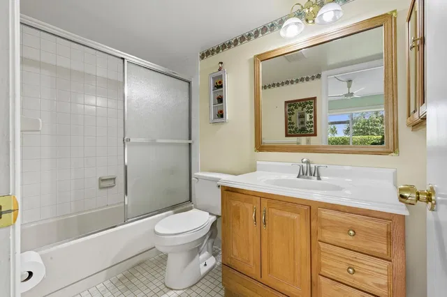 Unit 14 photo 21