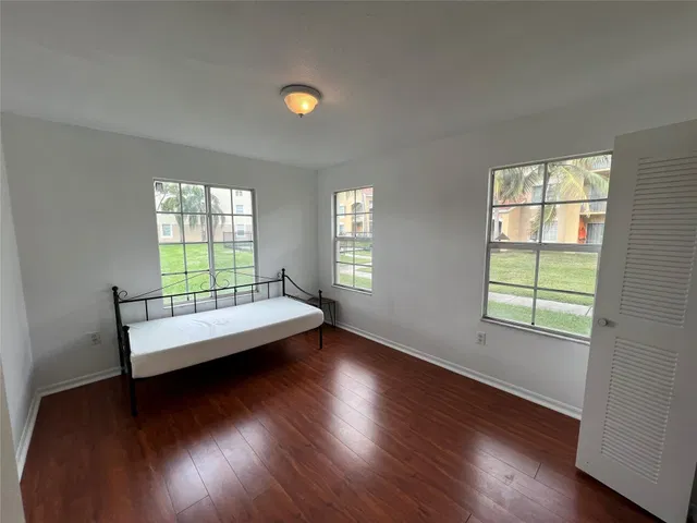 Unit 108 photo 18