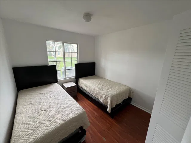 Unit 108 photo 20