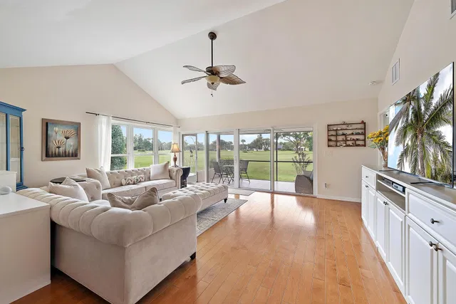 Eastpointe Country Club Residence photo 8