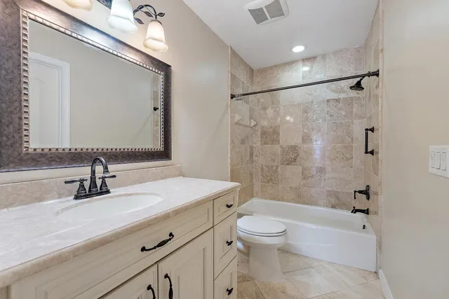 Eastpointe Country Club Residence photo 10
