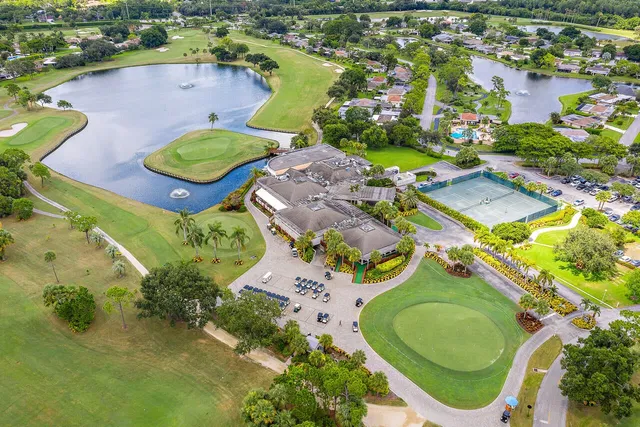 Eastpointe Country Club Residence photo 26