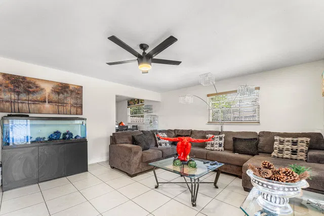  Residence photo 4