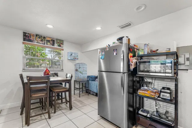  Residence photo 8