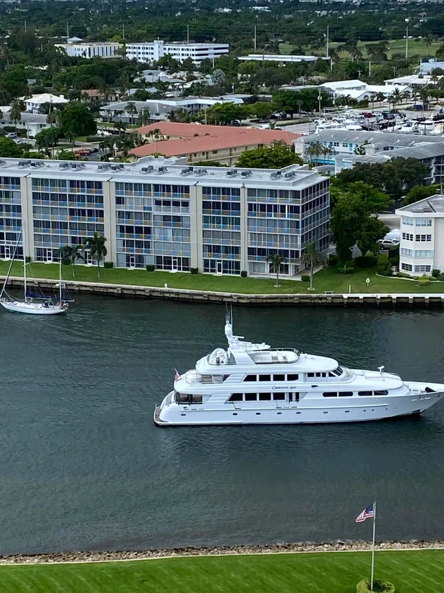Unit 338 photo 4