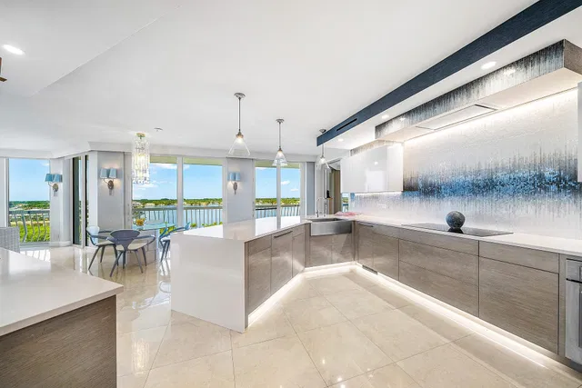 Sloan's Curve Palm Beach Unit 605n photo 9