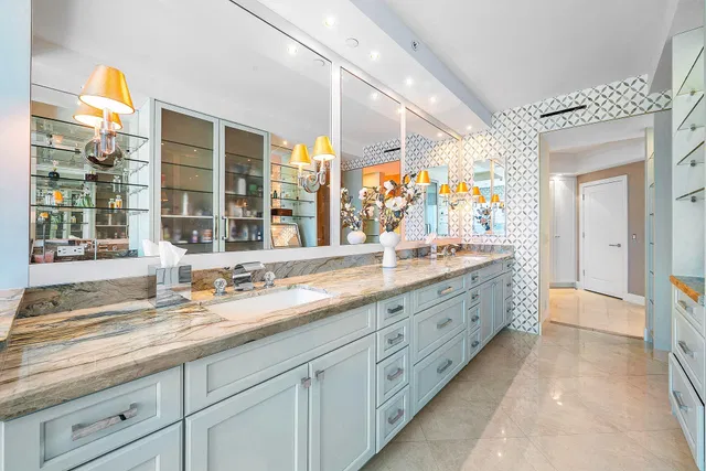 Sloan's Curve Palm Beach Unit 605n photo 14