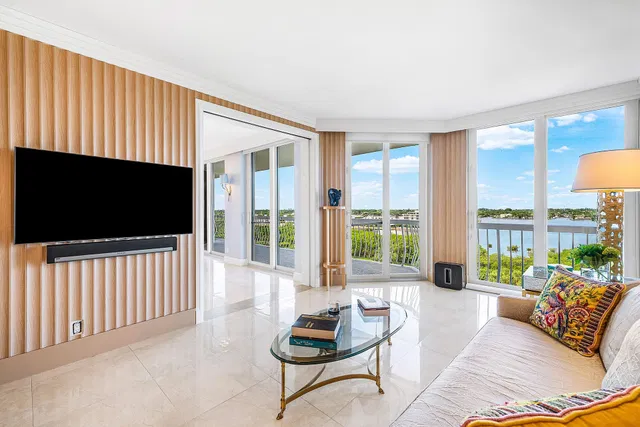 Sloan's Curve Palm Beach Unit 605n photo 19