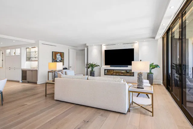 Sloan's Curve Palm Beach Unit 503s photo 10