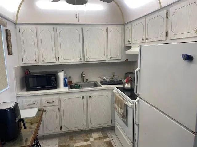  Unit 117 photo 9