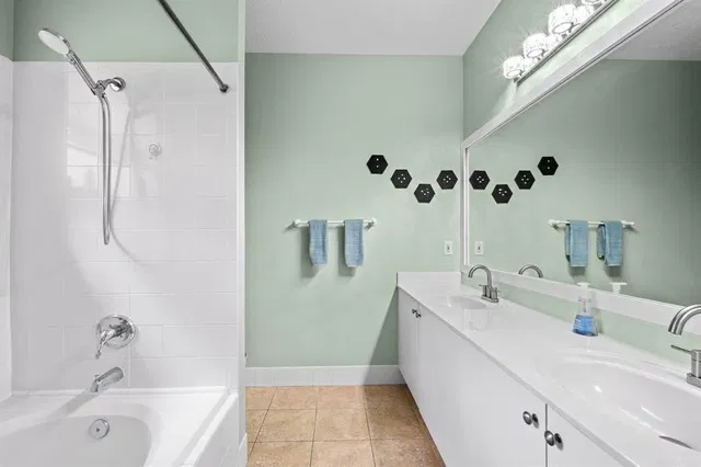  Unit 22 photo 9
