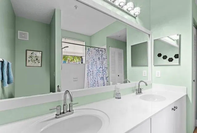  Unit 22 photo 10