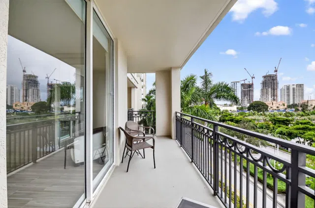 CityPlace South Tower Unit 423 photo 4