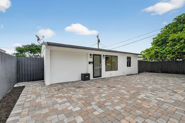 West Palm Beach Residence photo 2