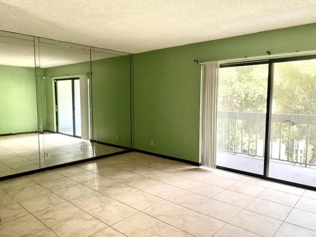Unit 206 photo 4