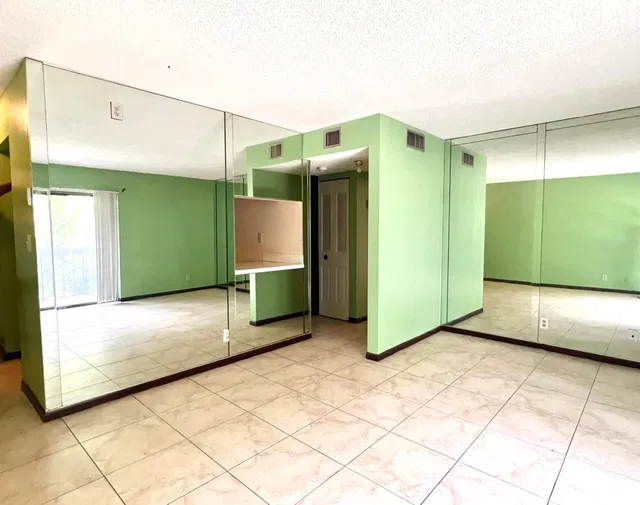 Unit 206 photo 5