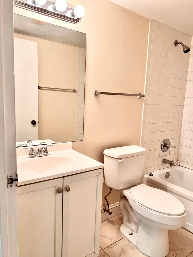 Unit 206 photo 7