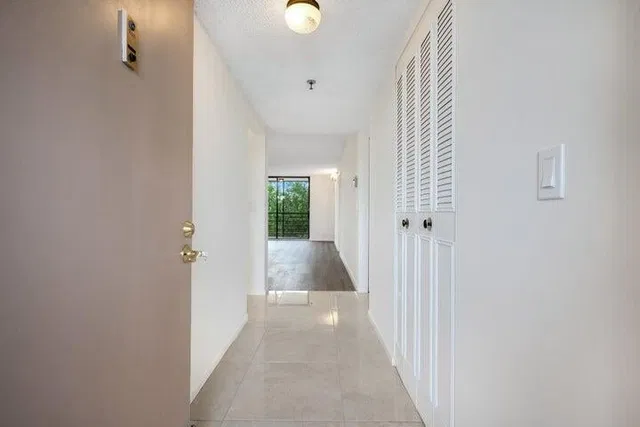 Unit 405 photo 11