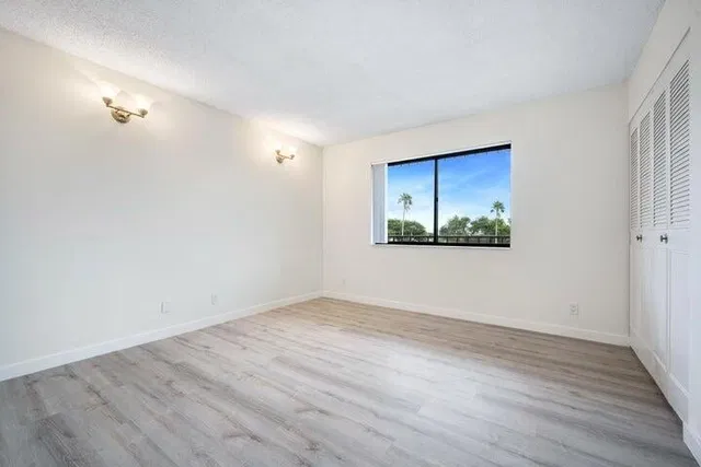 Unit 405 photo 12