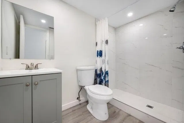 Unit 405 photo 16