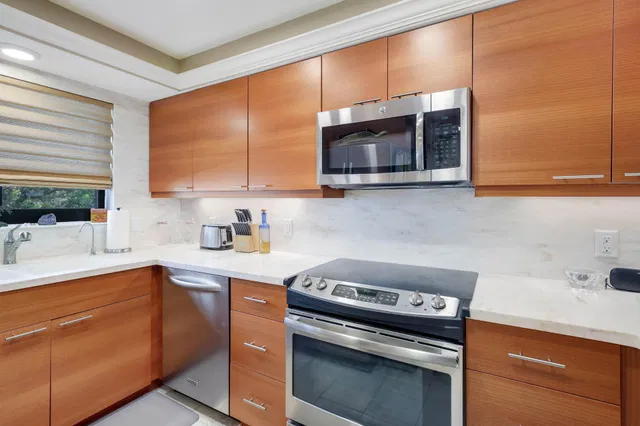  Unit 204 photo 8