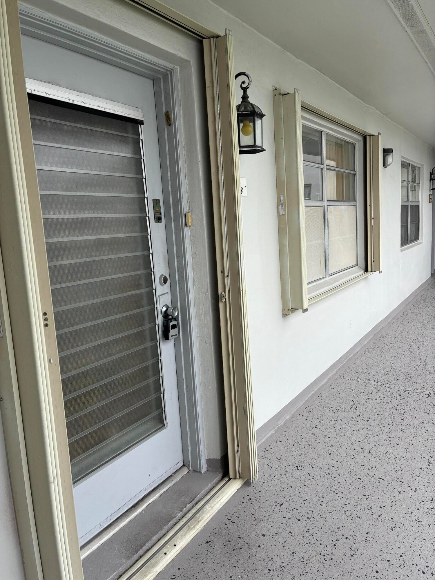 Unit 574 photo 2