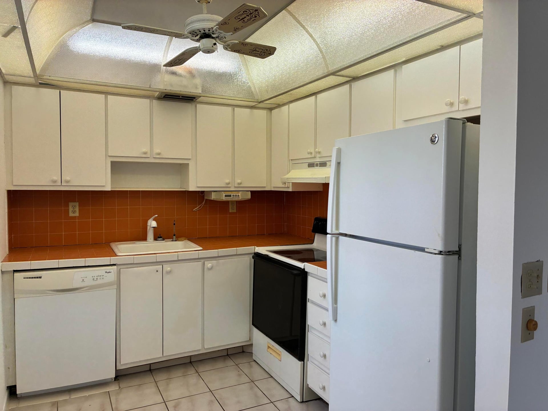 Unit 574 photo 4