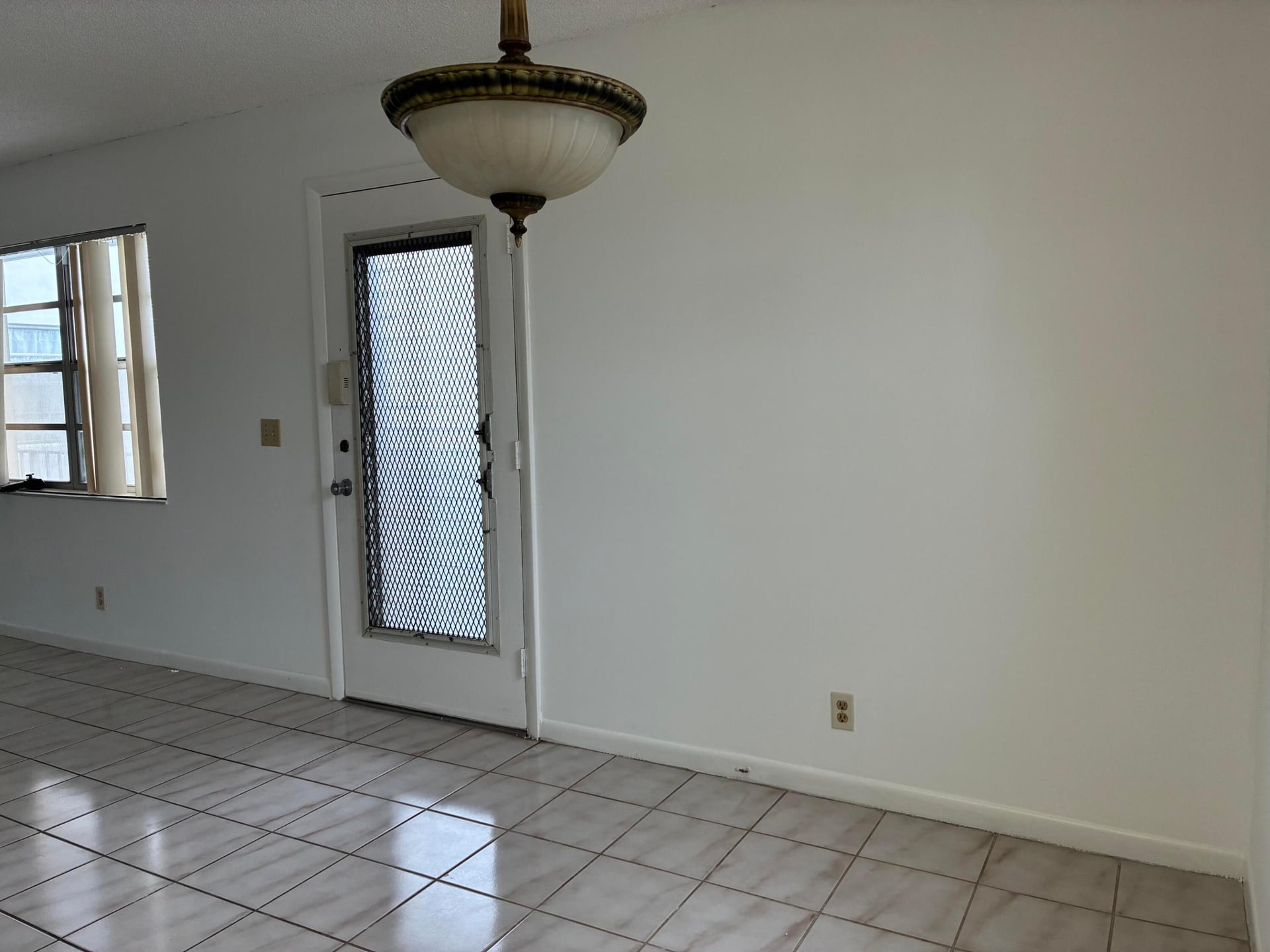 Unit 574 photo 6