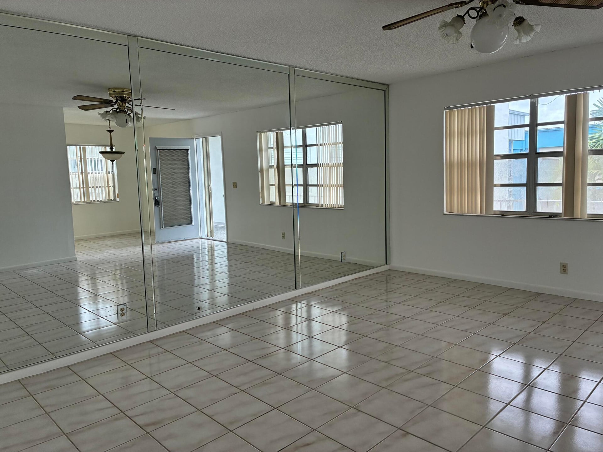 Unit 574 photo 9
