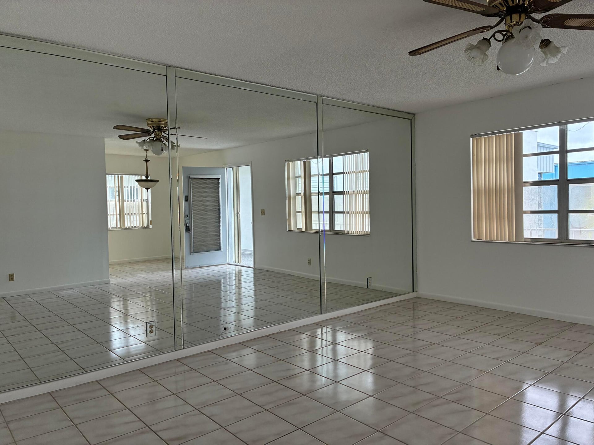 Unit 574 photo 12