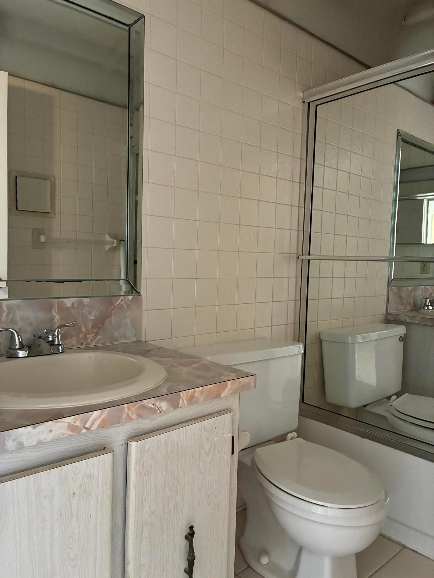 Unit 574 photo 14