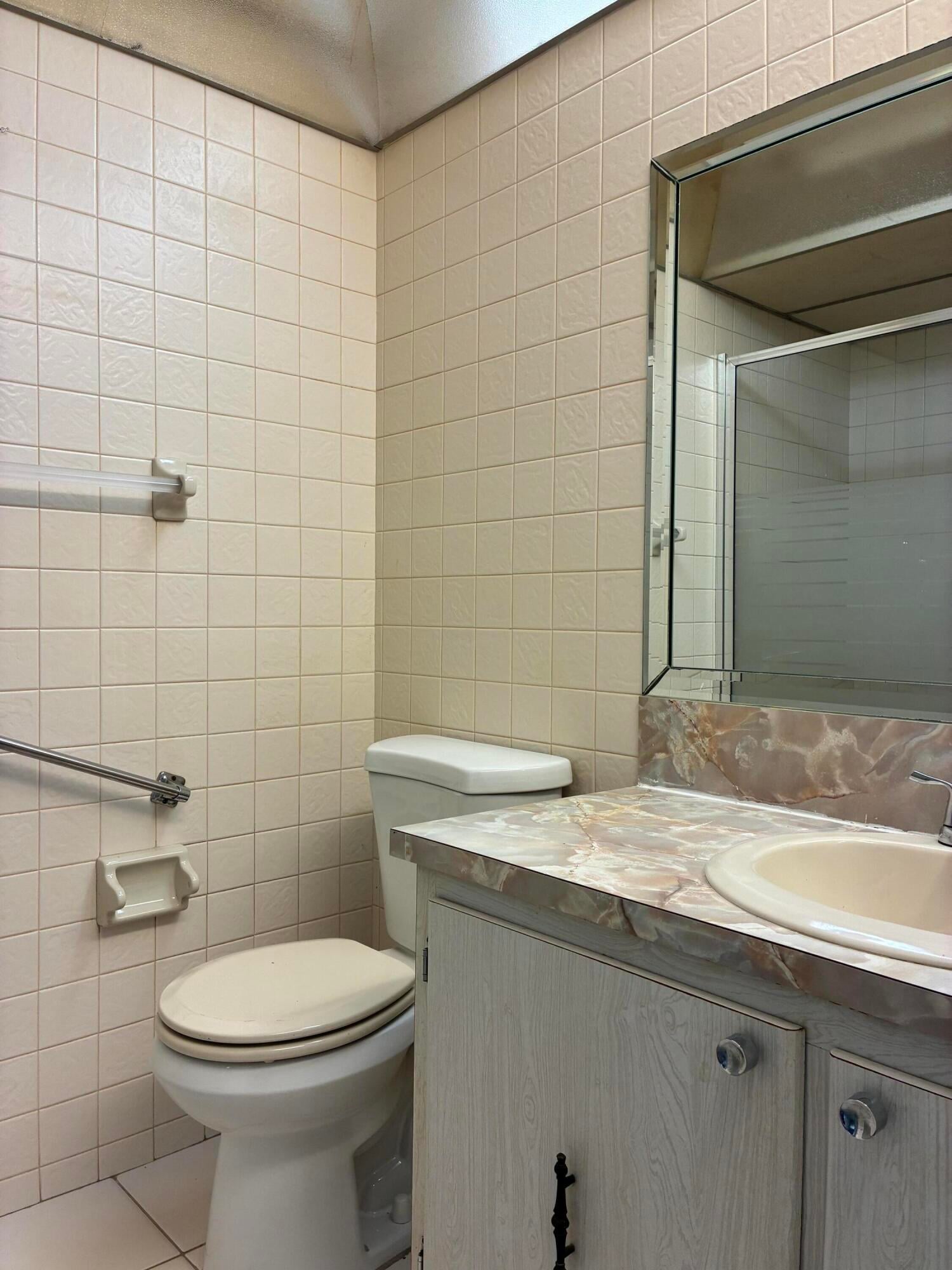 Unit 574 photo 15