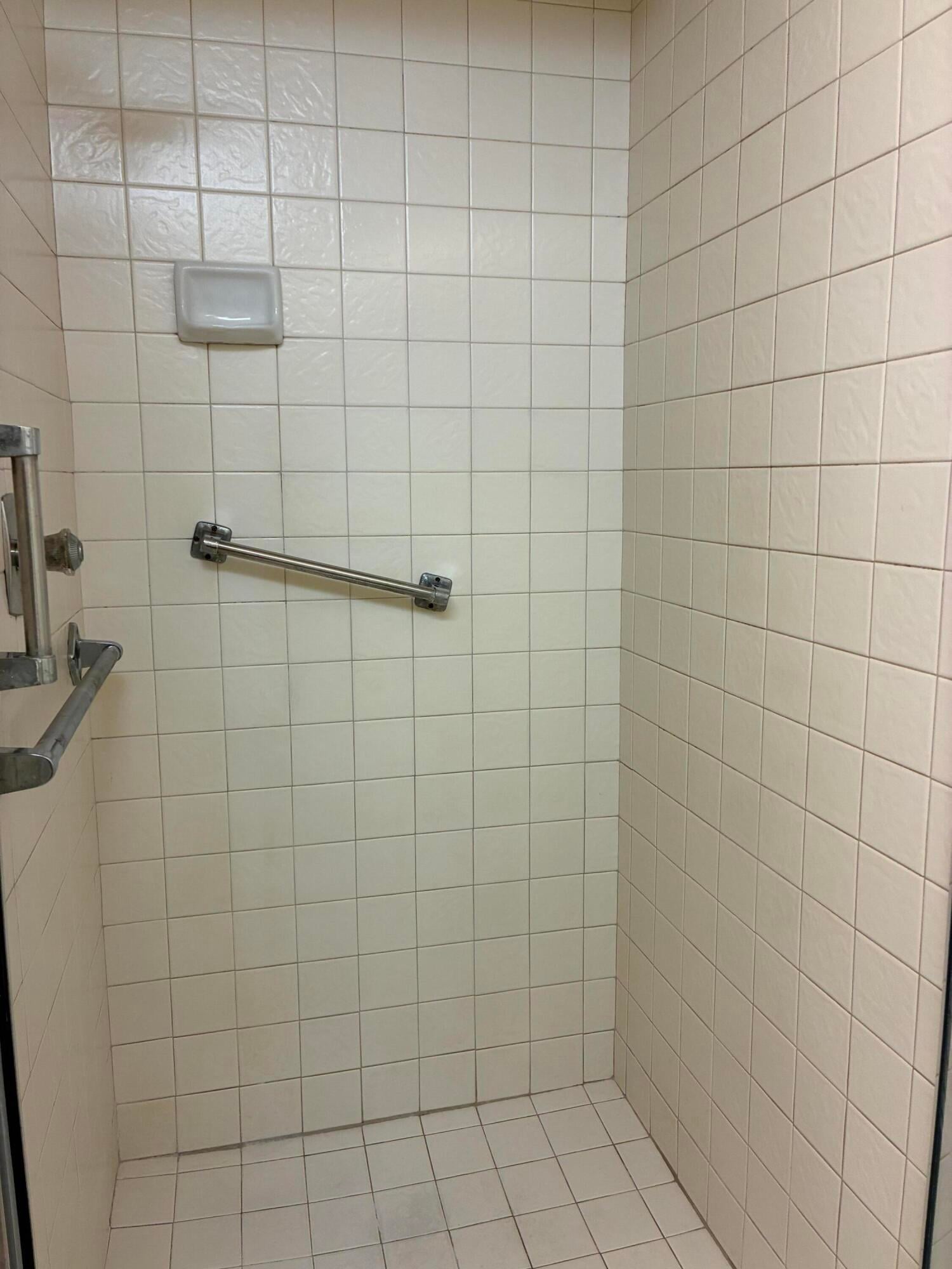 Unit 574 photo 17