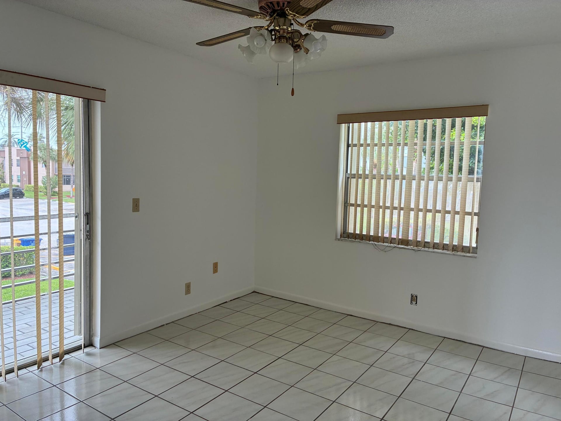 Unit 574 photo 18