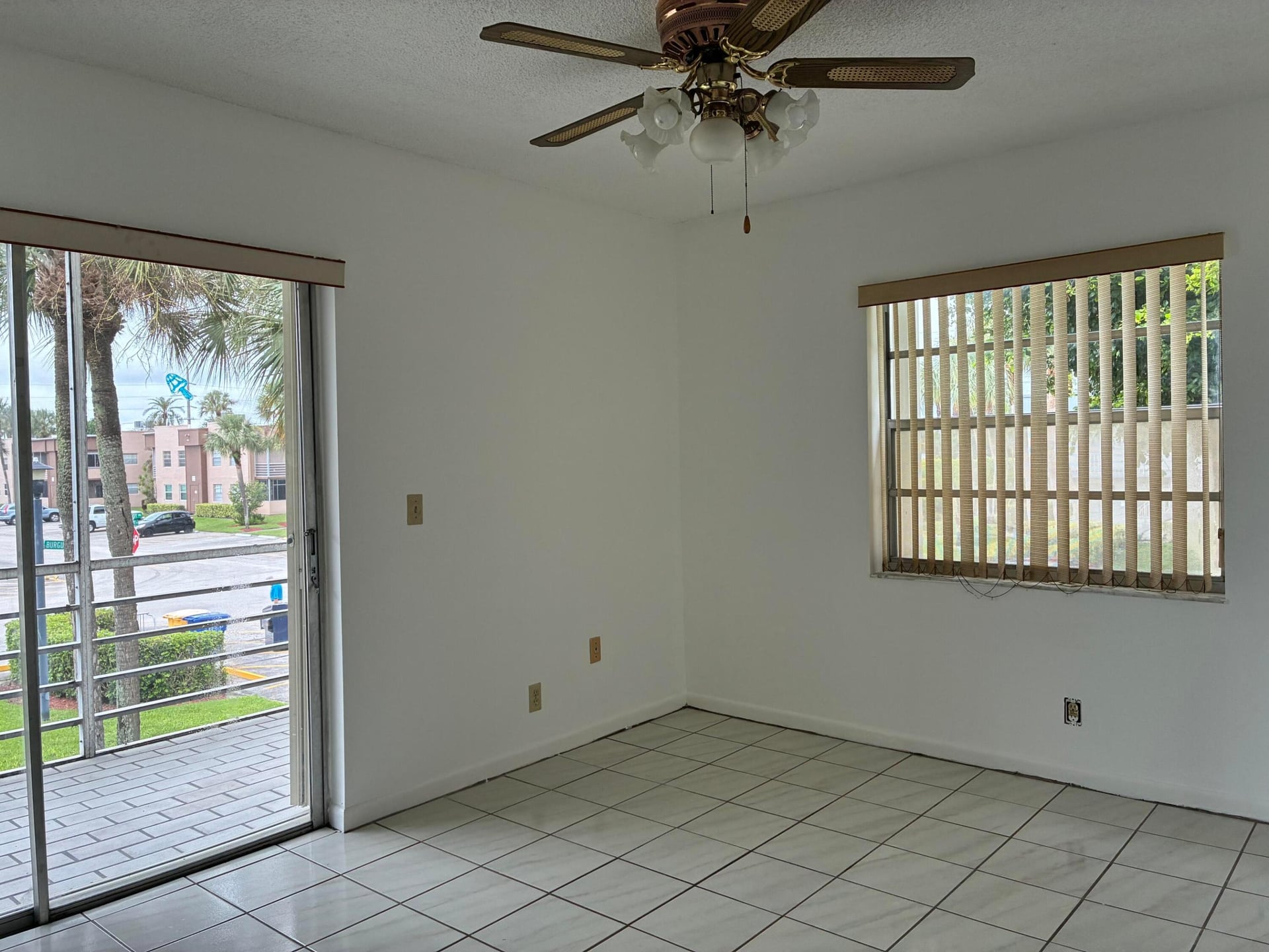 Unit 574 photo 22