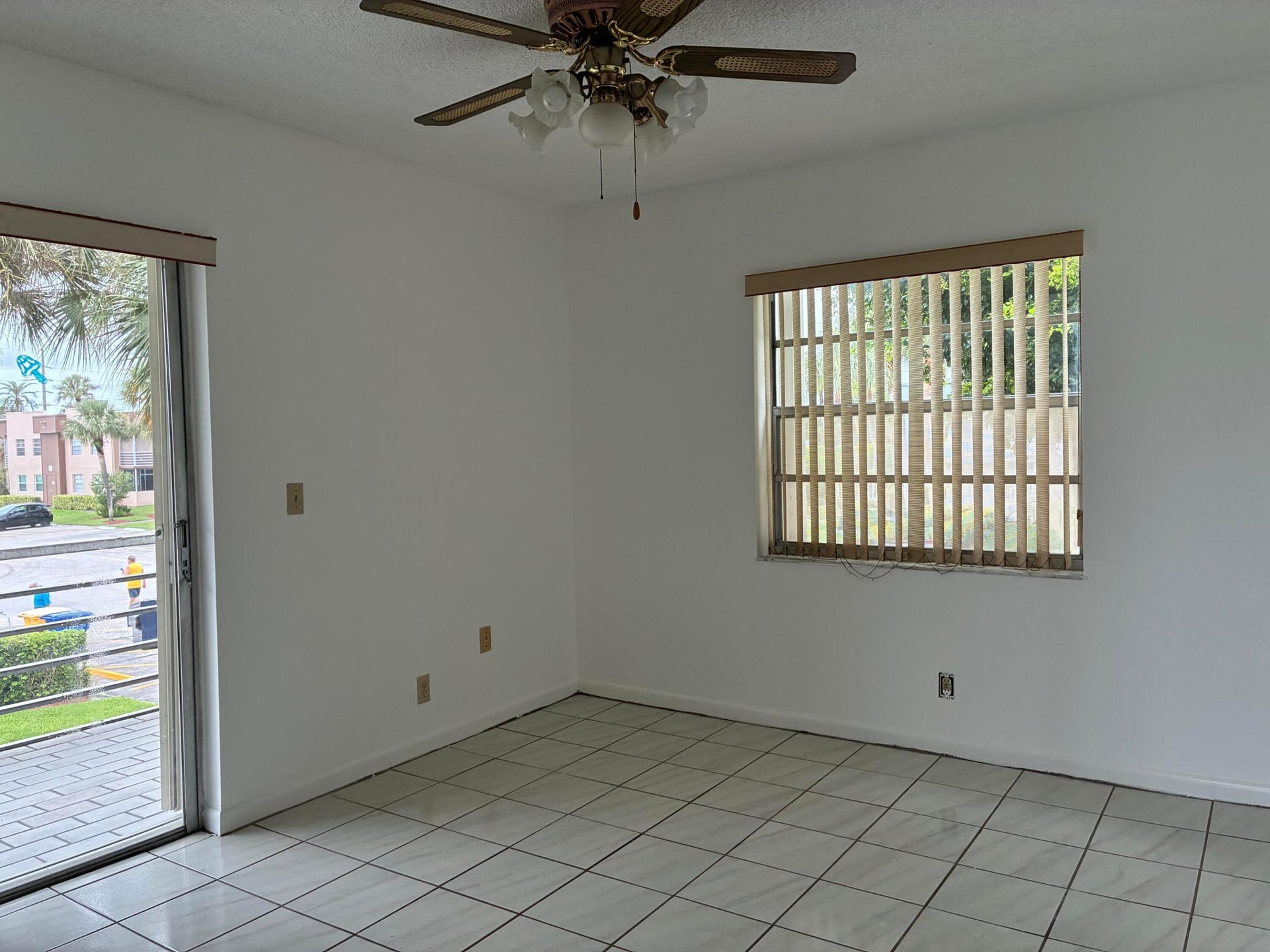 Unit 574 photo 23