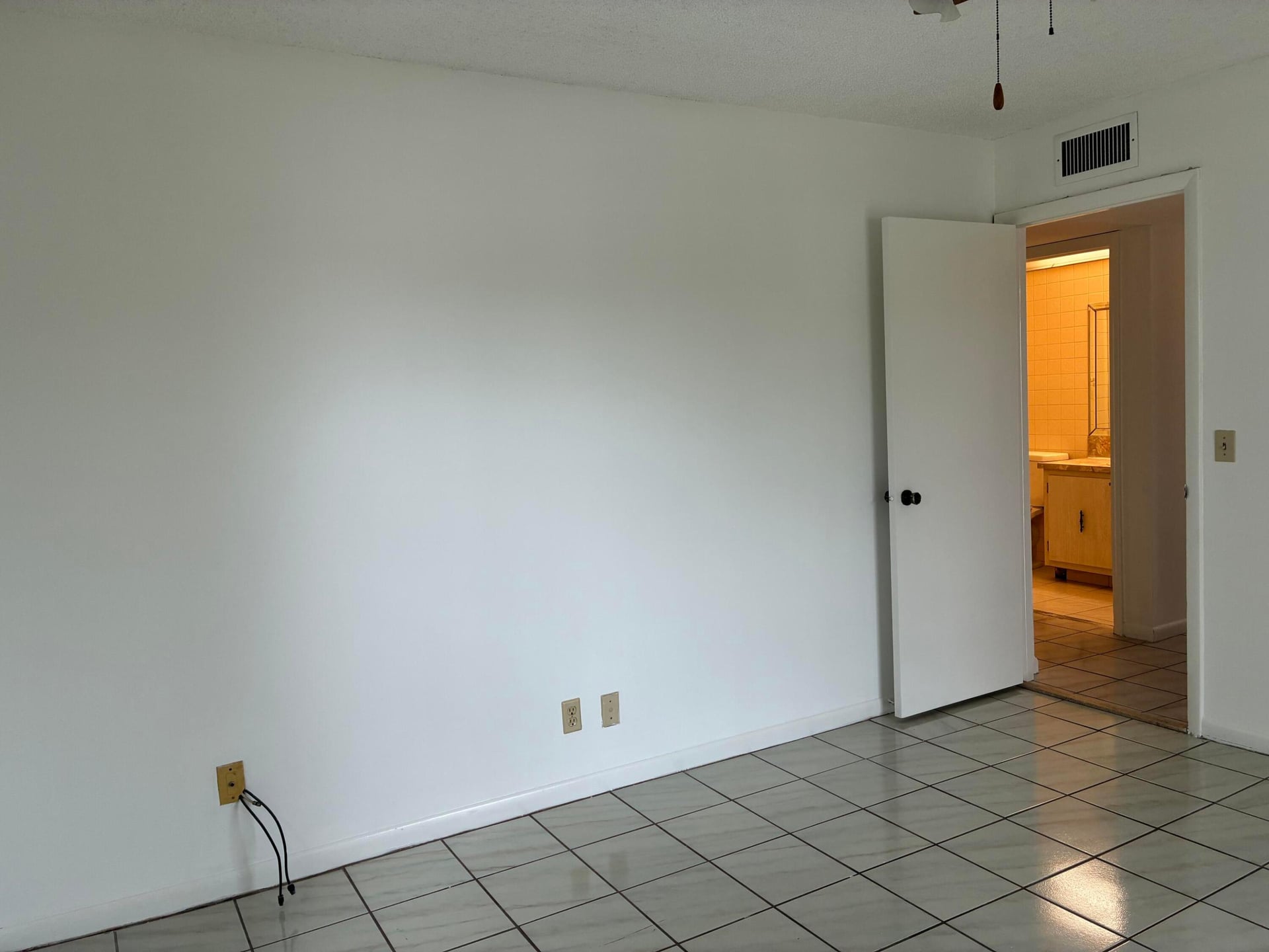 Unit 574 photo 24